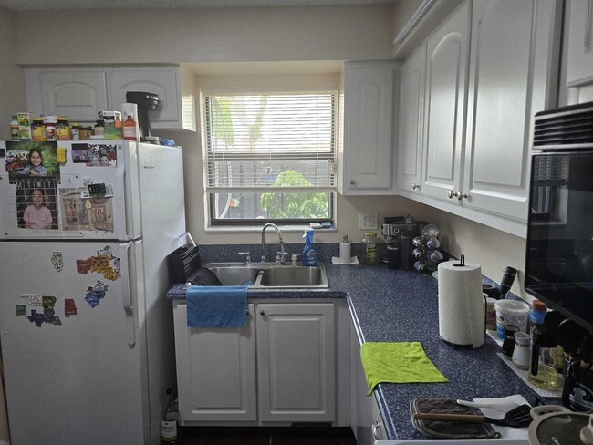 Building Photo - 5204 Bayside Dr