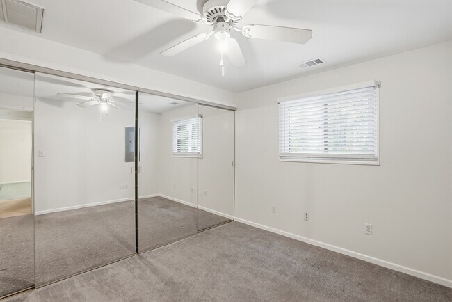 Building Photo - Prime Coastal Location Long Term Rental!