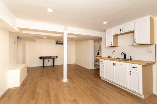 Building Photo - 1800 Lark Ln