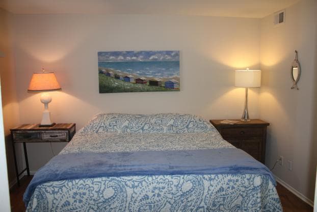 Building Photo - Furnished Ground-Level Beach Condo!