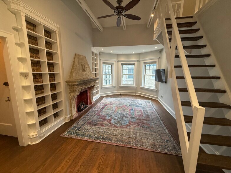 Building Photo - 534 W Brompton Ave