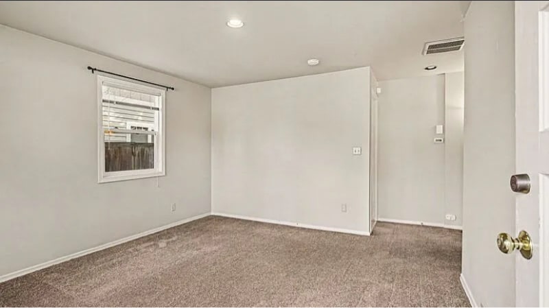 Building Photo - 316 32nd Ave E