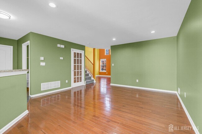 Building Photo - 356 Hawthorne Rd