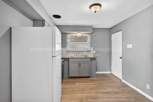 Building Photo - 4036 Dunnica Ave