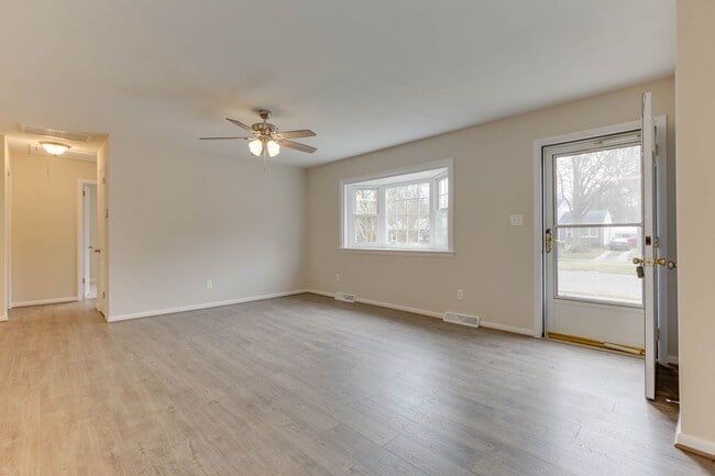 Building Photo - 213 Clemwood Pkwy