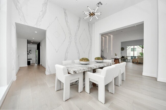 Building Photo - 5327 S Braeswood Blvd