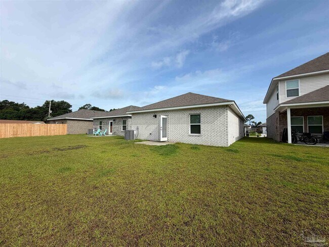 Building Photo - 9899 Starling Dr
