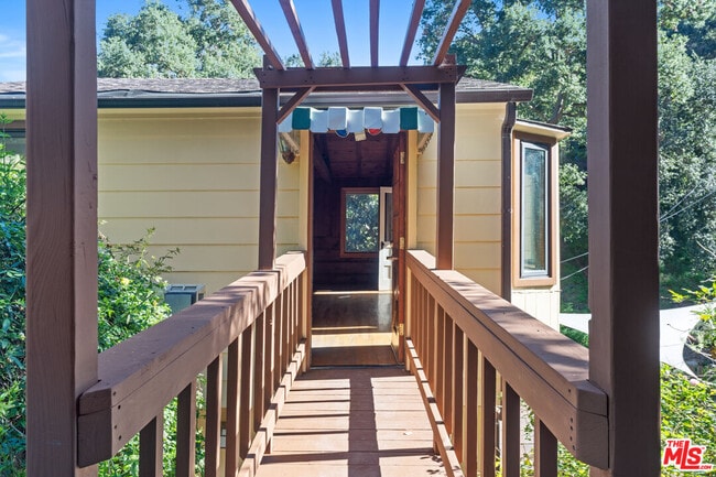 Building Photo - 3705 Fredonia Dr