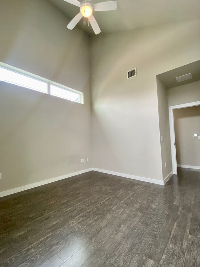 Building Photo - Beautiful Home Move in Ready Located minutes from Southtown!