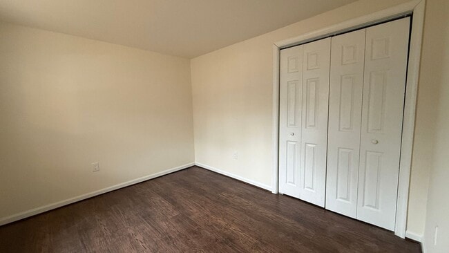 Building Photo - Quiet location, Dale City House