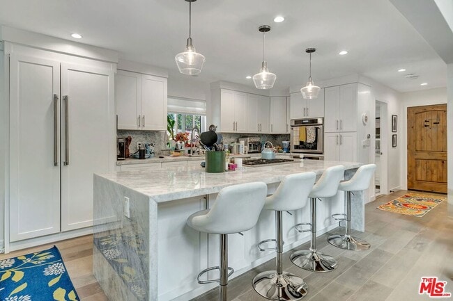 Building Photo - 3906 Alta Mesa Dr