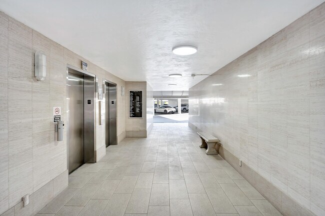 Building Photo - 301 Lake Shore Dr