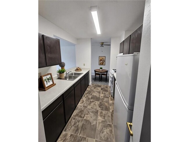 Building Photo - 306 S East St