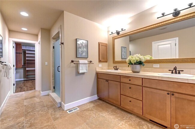 Building Photo - 4bd/2.5ba Kirkland House