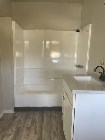 bathroom - 120 N Berendo St