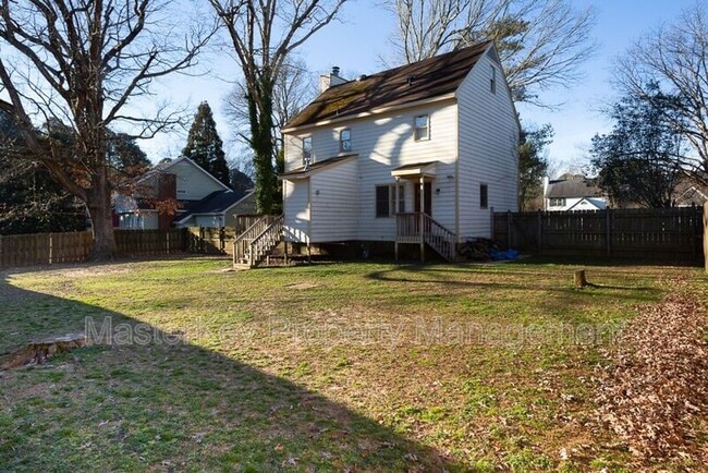 Building Photo - 1109 Balmoral Dr