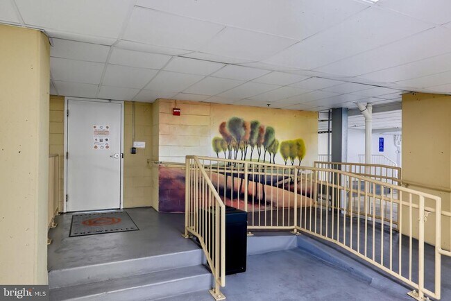 Building Photo - 2200 N Westmoreland St