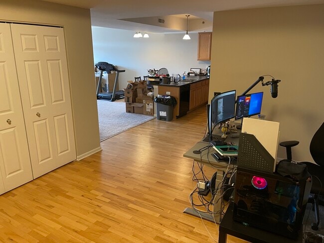 Building Photo - 6400 N Northwest Hwy