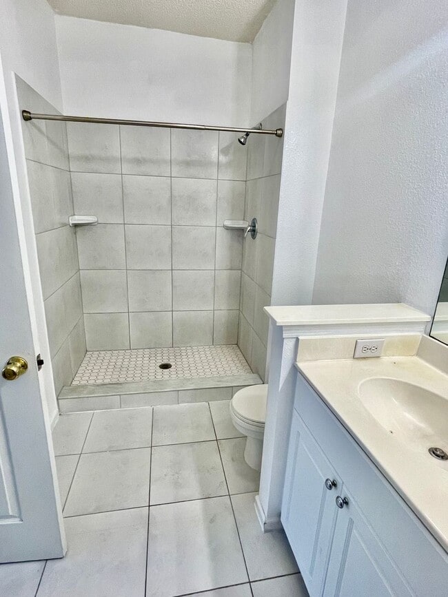 Building Photo - Barksdale 2 Bed / 2 Bath