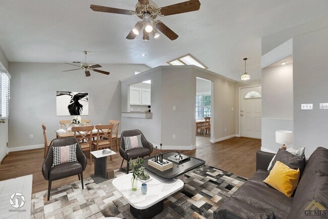 Building Photo - Adorable Riverlakes Home!