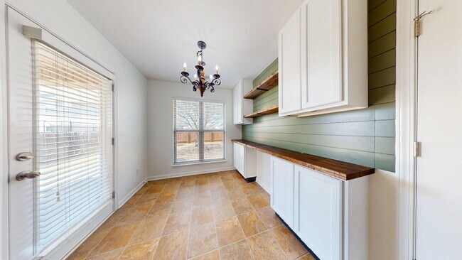 Building Photo - 2704 Matsu Ln