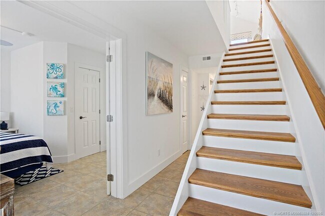 Building Photo - 245 NE MacArthur Blvd