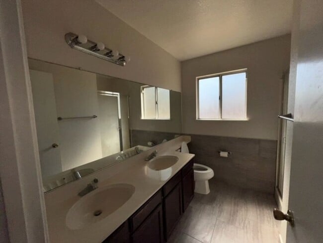 Building Photo - Spacious home close to shopping and transportation.