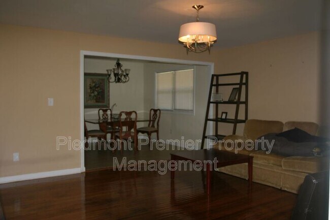 Building Photo - 1212 Brookwood Dr