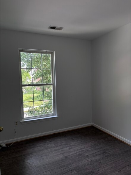 Building Photo - 12706 Marlton Center Dr