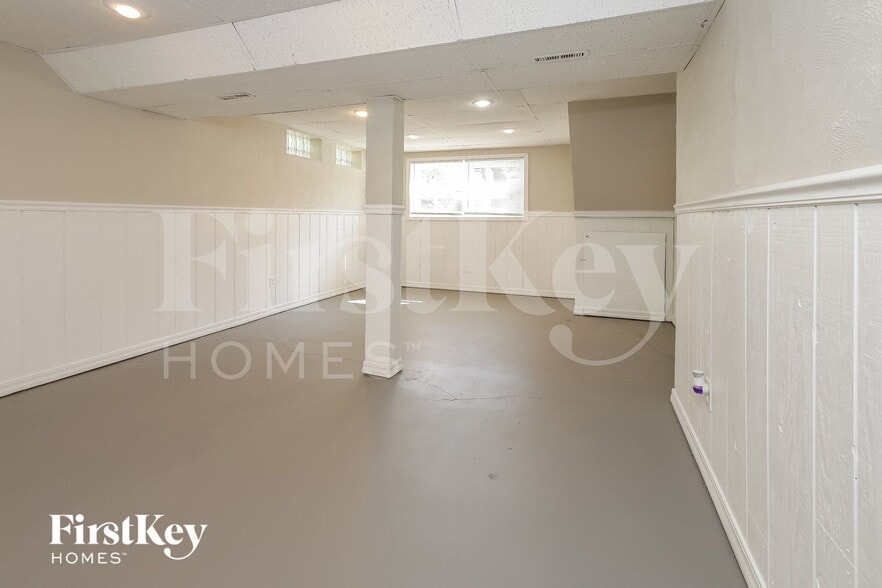 Building Photo - 1494 Meadowbright Ln