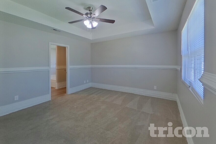 Building Photo - 636 Sadler Glen Dr