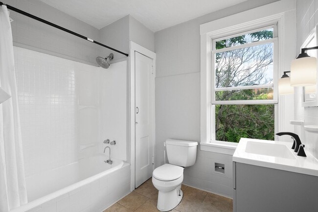 Building Photo - Stunning 3 bedroom home in Pittsburgh avai...