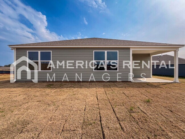 Building Photo - One-Month Free Move-in Special! New Construction Home for Rent in Tuscaloosa, AL! Sign a 13-month...