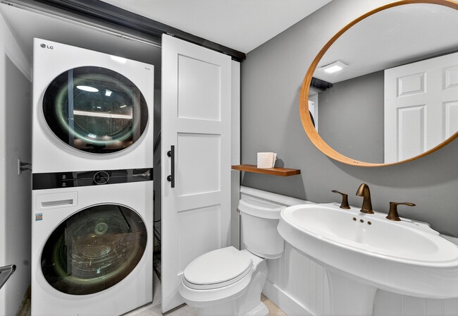 Building Photo - 1520 15th Ln