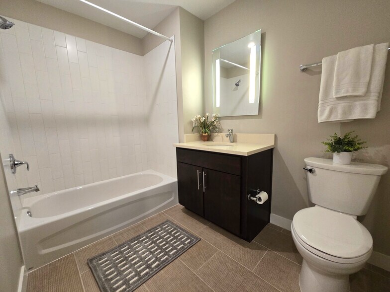 Full Bath #2 - 1320 Fenwick Ln