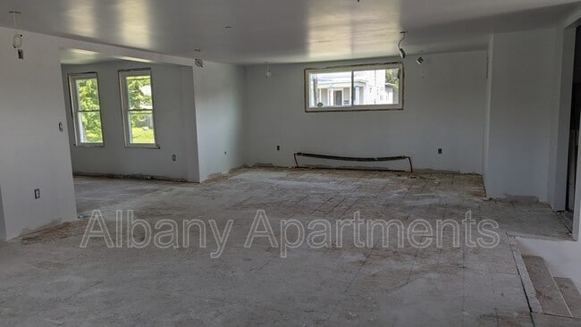 Building Photo - 4 Ten Eyck Ave