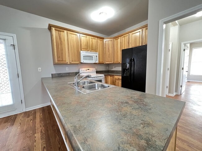 Building Photo - 121 Quail Springs Ct