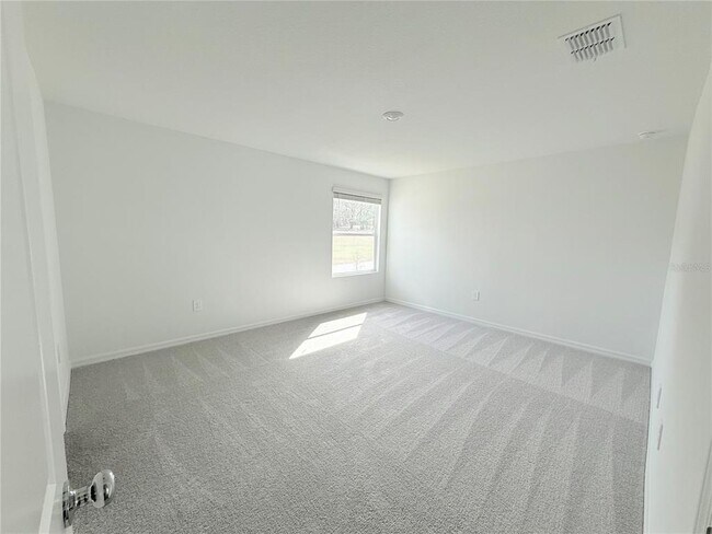 Building Photo - 3809 NE 32nd Ct