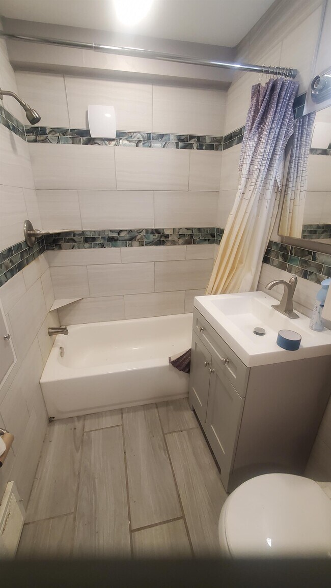 Building Photo - 3929 Larchmont St