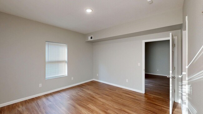 Building Photo - 2 Bed/2 Bath Condo in Pigeon Forge, TN Available Now!