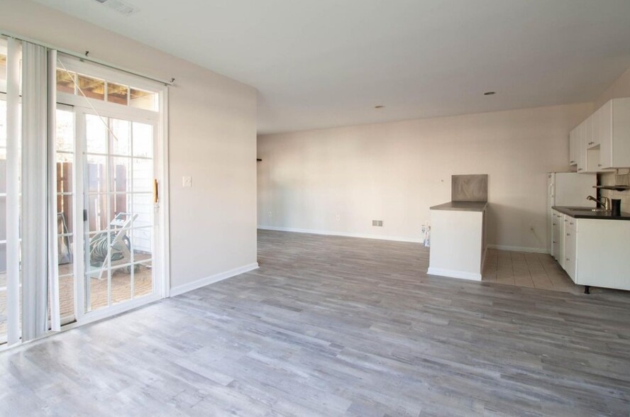 Building Photo - 12681 Heron Ridge Dr