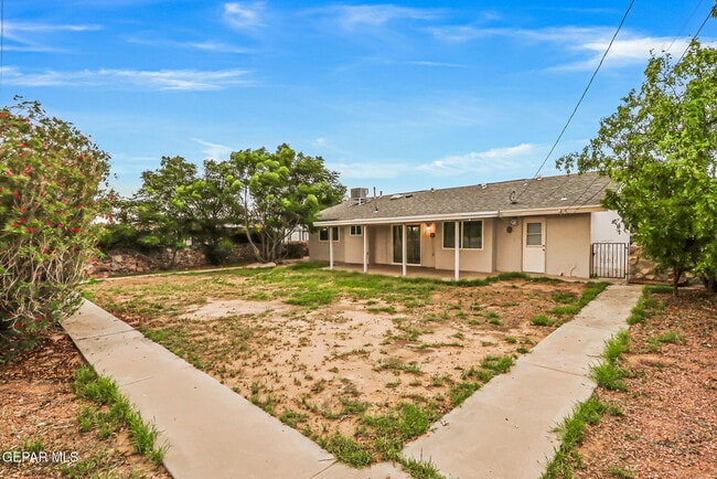 Building Photo - 4609 Skylark Way