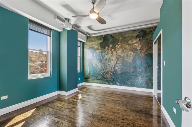 Building Photo - 1225 W Morse Ave