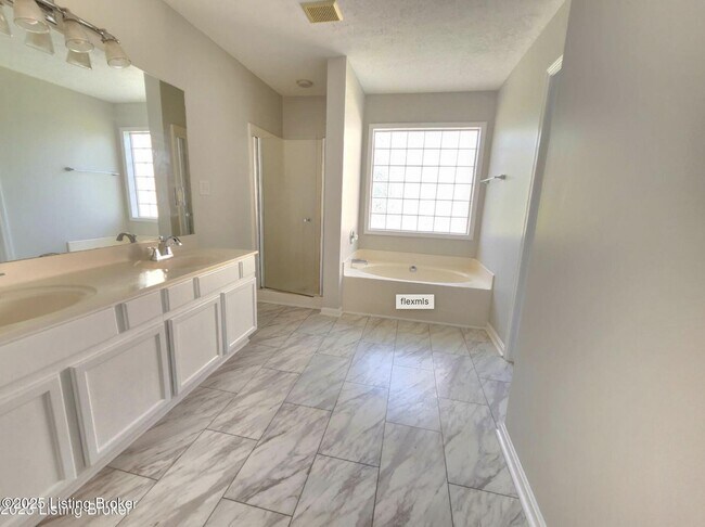 Building Photo - 7223 Meadow Ridge Dr