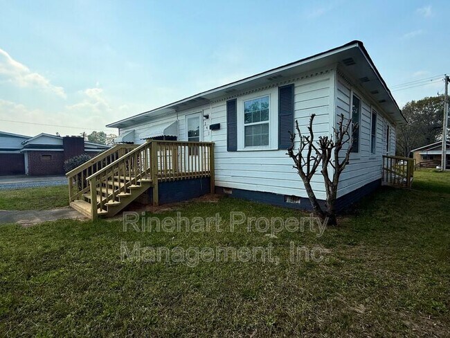Building Photo - 242 S Cherry Rd
