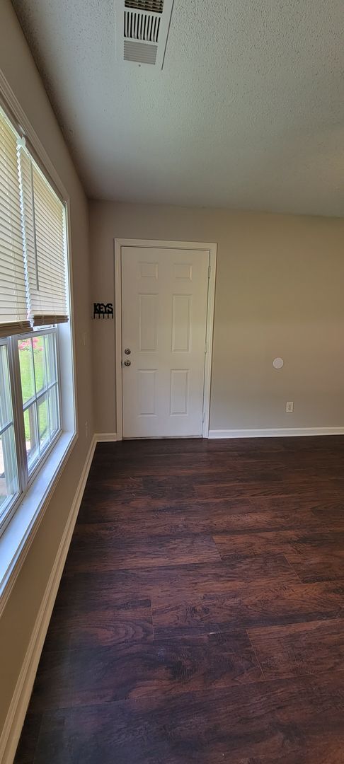 Building Photo - AFFORDABLE AND SPACIOUS