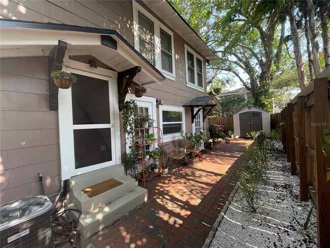 Building Photo - 807 1/2 S Fremont Ave