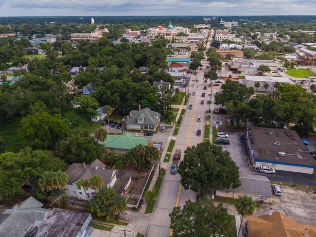 Building Photo - 1 Bedroom 1 Bath downtown