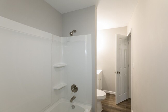 Building Photo - Completely renovated 3 bed 2 full bath hom...