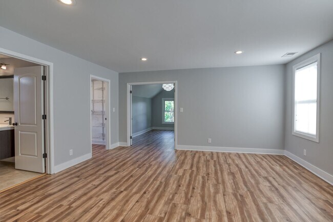 Building Photo - HOUSE FOR RENT